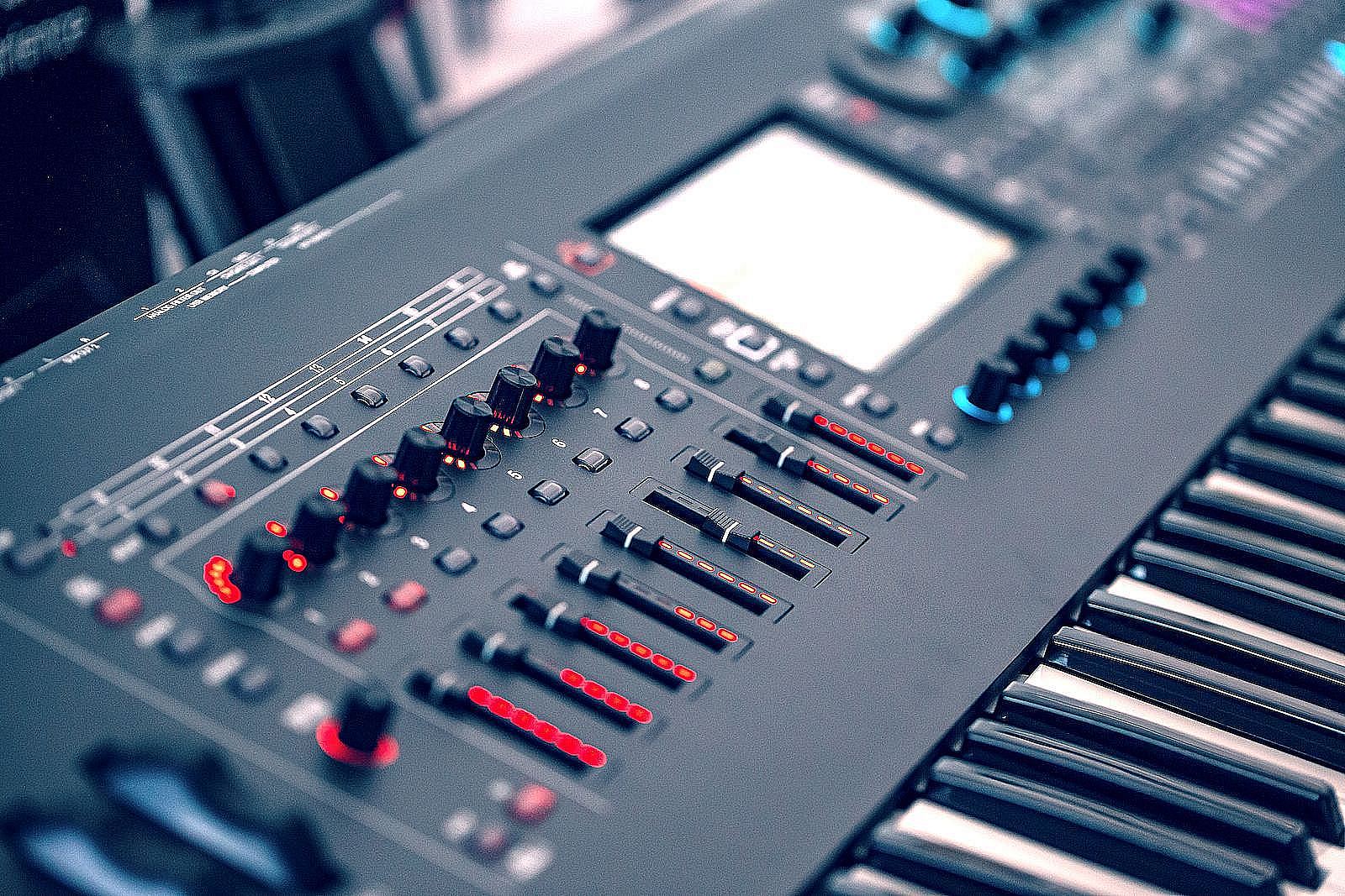 How Does A Music Synthesizer Work? IGenius Incorporated